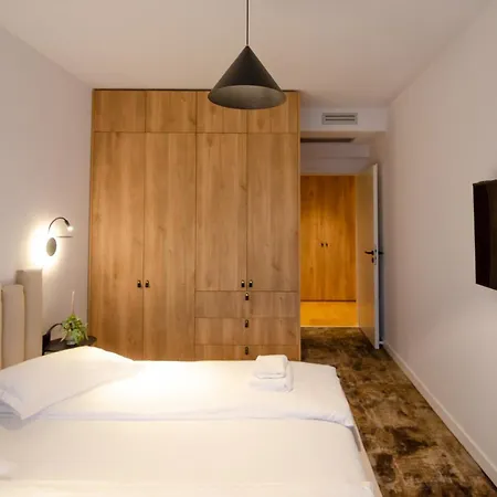 Cuza 16 - Premium Hotell *