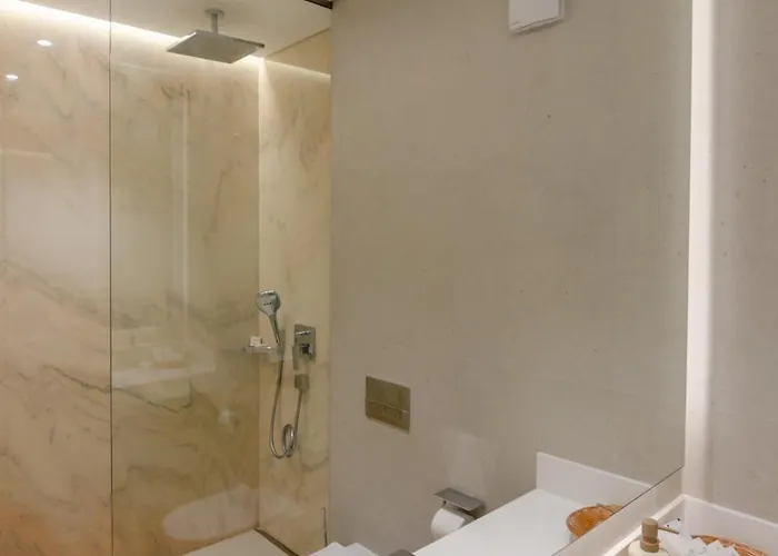 Cuza 16 - Premium Готель *